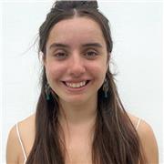 Profesora titulada (C1) de euskera con más de 3 años de experiencia.